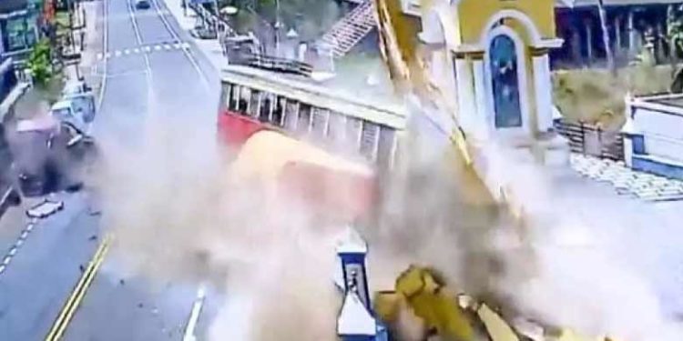 നിയമം ബാധകമല്ലാത്ത ആനവണ്ടി; കോന്നിയിൽ കാറിനെ ഇടിച്ചുതെറിപ്പിച്ച കെഎസ്ആർടിസി ബസിന് വേഗപ്പൂട്ടില്ല, ജിപിഎസുമില്ല; മൂന്ന് ദിവസത്തെ ഇൻഷൂറൻസ് മാത്രമുണ്ട്