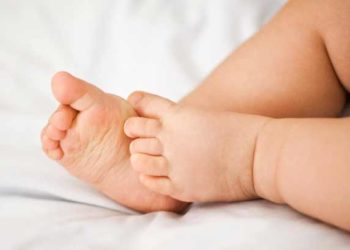 സ്‌കൂളിൽ പോയി വന്നതുമുതൽ ശാരീരിക അസ്വാസ്ഥ്യം; പതിനാറുകാരി പ്രസവിച്ചു; സഹപാഠിയായ ആൺകുട്ടിക്കായി തെരച്ചിൽ; ഗർഭിണിയെന്ന് ബന്ധുക്കൾ പോലും അറിഞ്ഞില്ല