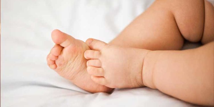 സ്‌കൂളിൽ പോയി വന്നതുമുതൽ ശാരീരിക അസ്വാസ്ഥ്യം; പതിനാറുകാരി പ്രസവിച്ചു; സഹപാഠിയായ ആൺകുട്ടിക്കായി തെരച്ചിൽ; ഗർഭിണിയെന്ന് ബന്ധുക്കൾ പോലും അറിഞ്ഞില്ല