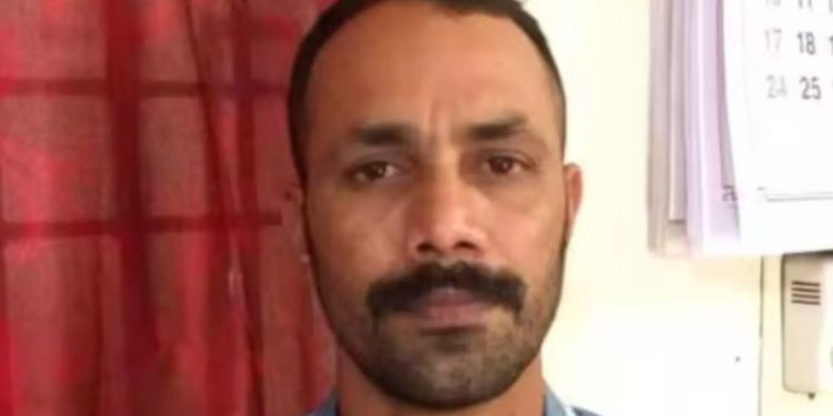 സ്‌കൂട്ടറില്‍ നിന്ന് ഒന്നേകാല്‍ ലക്ഷം രൂപ മോഷ്ടിച്ചു: സിസിടിവിയില്‍ കുടുങ്ങി കുപ്രസിദ്ധ മോഷ്ടാവ്