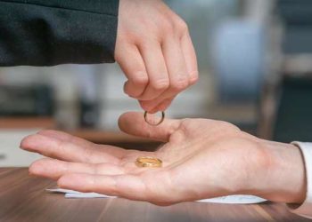 25 വർഷം വീട്ടുജോലികൾ ചെയ്തത് തനിയെ; ജീവിതത്തിന്റെ നല്ല കാലം ചെലവഴിച്ചത് വീടിനകത്ത്; വിവാഹ മോചനകേസിൽ സ്ത്രീക്ക് ഒന്നേമുക്കാൽ കോടി നഷ്ടപരിഹാരം