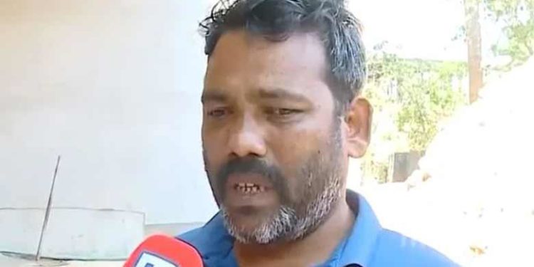 രക്ഷാപ്രവർത്തനത്തിന് ആദരവായി കോട്ടക്കലിലെ നാട്ടുകാർ പാരിതോഷികം നൽകി; പണം മരണപ്പെട്ടയാളുടെ മക്കൾക്ക് സമ്മാനിച്ച്  മാതൃകയായി തമിഴ്‌നാട്ടുകാരൻ പരശുരാമൻ