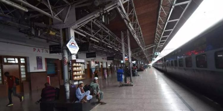 റെയില്വേ പ്ലാറ്റ്ഫോമിലെ ടെലിവിഷന് സ്ക്രീനില് അശ്ലീലചിത്രം: കരാര് കമ്പനിക്കെതിരെ കേസ്