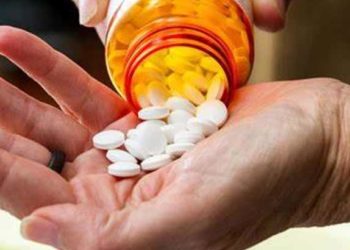 പഠനത്തിൽ മിടുക്കരാകാൻ മത്സരിച്ച് വിറ്റാമിൻ ഗുളിക കഴിച്ച് വിദ്യാർത്ഥിനികൾ; ചികിത്സ ഫലിക്കാതെ എട്ടാം ക്ലാസുകാരിക്ക് ദാരുണമരണം