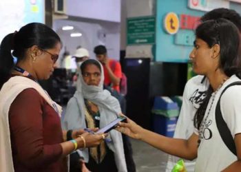 യാത്രക്കാരിൽ നിന്നും ഈടാക്കിയത് ഒരു കോടി രൂപ! ടിക്കറ്റ് ചെക്കിങ് സ്റ്റാഫ് റോസലിന് അഭിനന്ദനവുമായി റെയിൽവേ!