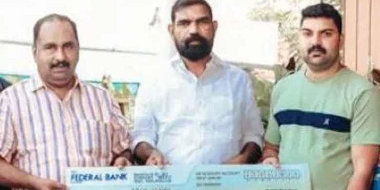 അർബുദം കവർന്നെടുക്കരുത്; 12കാരൻ ആദിലിന്റെ ജീവൻ രക്ഷിക്കണം; കൈകോർത്ത് മരട് ഗ്രാമം; സമാഹരിച്ചത് കാൽക്കോടി രൂപ!