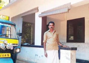 അടവുതെറ്റി വായ്പാതുക പെരുകി; വീട് ജപ്തിയിലേക്ക്; വൃക്ക വിൽക്കാനൊരുങ്ങി എടപ്പാളിലെ കുഞ്ഞിമൊയ്തീൻ