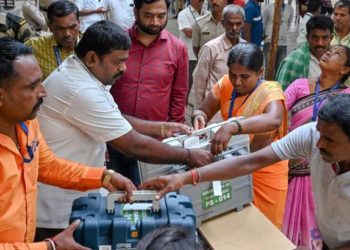 കര്ണാടകയില് വിധിയെഴുത്ത്: 224 മണ്ഡലങ്ങളിലേക്കുള്ള വോട്ടിംഗ് ആരംഭിച്ചു