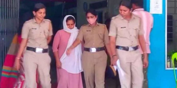 വയോധികനെ രാത്രി വീട്ടിലേക്ക് വിളിച്ചുവരുത്തി; തടഞ്ഞുവെച്ച് ഫോട്ടോ എടുത്ത് ഹണിട്രാപ്പ്; പണം തട്ടി മലപ്പുറത്തെ ഷബാനയും കൂട്ടാളികളും