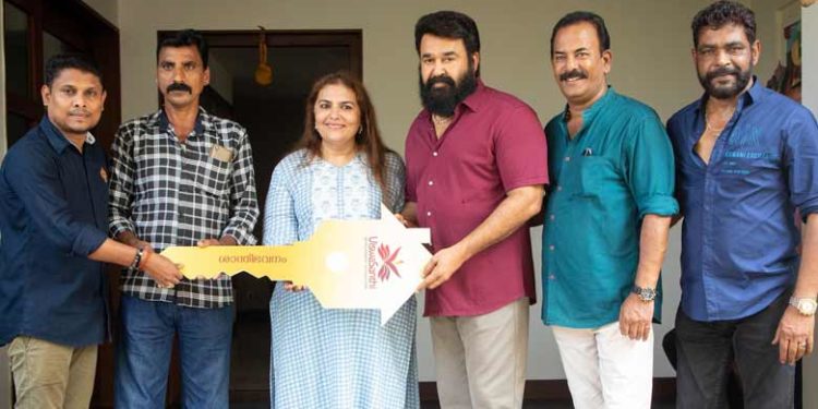 പ്രളയ രക്ഷാപ്രവർത്തനത്തിനിടെ ജീവൻ വെടിഞ്ഞ ലിനുവിന്റെ കുടുംബത്തിന് തണലായി മോഹൻലാൽ; വീട് സമ്മാനിച്ച് വിശ്വശാന്തി ഫൗണ്ടേഷൻ