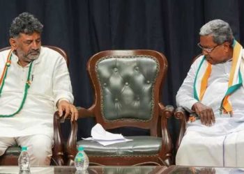 നാടകാന്ത്യം കസേര വിട്ടുകൊടുത്ത് ഡികെ; സിദ്ധരാമയ്യ മുഖ്യമന്ത്രി; ഡികെ ശിവകുമാർ ഉപമുഖ്യമന്ത്രി; സ്ഥാനങ്ങൾ പങ്കിടില്ല