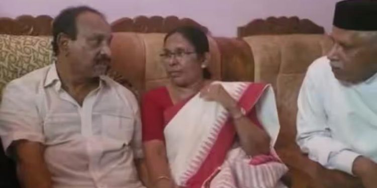 കസേരയെടുത്ത് അടിച്ചിരുന്നെങ്കില്‍ രക്ഷപ്പെടുത്താമായിരുന്നില്ലേ? കെകെ ശൈലജയ്ക്ക് മുന്നില്‍ കണ്ണീരടക്കാനാവാതെ വന്ദനയുടെ അച്ഛന്‍