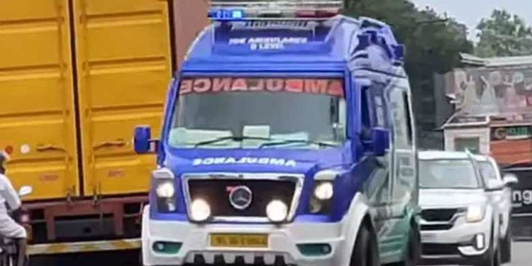 കട്ടപ്പന ടു കൊച്ചി രണ്ടര മണിക്കൂറിൽ; ഹൃദയാഘാതമുണ്ടായ 17കാരിയുമായി പാഞ്ഞെത്തി ആംബുലൻസ്; ആൻമരിയയ്ക്കായി കൈകോർത്ത് നാട്ടുകാരും അധികൃതരും