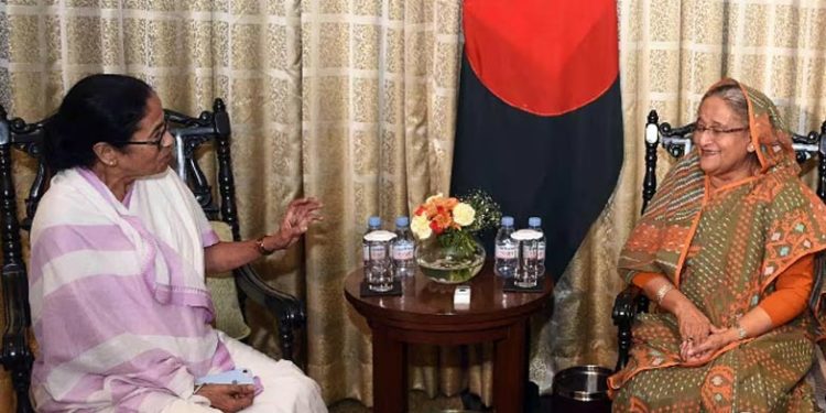 മമതാ ബാനര്ജിയ്ക്ക് 600 കിലോഗ്രാം മാമ്പഴം സമ്മാനിച്ച് ബംഗ്ലാദേശ് പ്രധാനമന്ത്രി ഷെയ്ഖ് ഹസീന