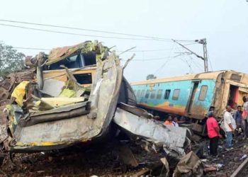 വിൻഡോ സീറ്റ് വേണമെന്ന് വാശിപിടിച്ച് മകൾ സ്വാതി; കോച്ച് മാറിയിരുന്ന് പിതാവും മകളും; ട്രെയിൻ ദുരന്തത്തിൽ നിന്ന് അത്ഭുതരക്ഷ