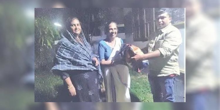 പണവും സ്വര്‍ണവും ഓട്ടോ യാത്രയില്‍ മറന്നുപോയി: വയോധികയെ കണ്ടെത്തി തിരിച്ചേല്‍പ്പിച്ച് ഓട്ടോ ഡ്രൈവര്‍