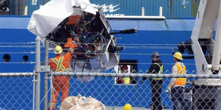 ടൈറ്റാനികിന് 1600 അടി മാത്രം അകലെ ചിതറി ടൈറ്റൻ; അവശിഷ്ടങ്ങൾ കരയ്‌ക്കെത്തിച്ചു; യാത്രികരുടെ ശരീരാവശിഷ്ടങ്ങളും കണ്ടെടുത്തെന്ന് യുഎസ് കോസ്റ്റ്ഗാർഡ്