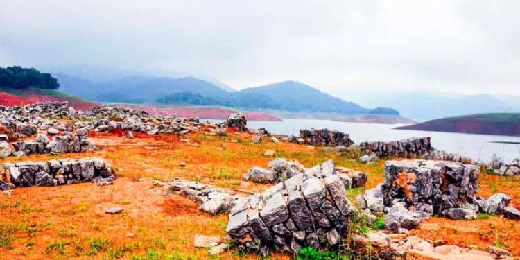 ഇടുക്കി ഡാമിലെ ജലനിരപ്പ് താഴ്ന്നു: നൂറ് വര്‍ഷം മുമ്പുള്ള വൈരമണി ഗ്രാമം ദൃശ്യമായി