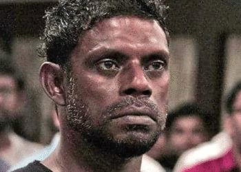 ഉമ്മന്ചാണ്ടിക്കെതിരെ അധിക്ഷേപം; വിനായകന്റെ കൊച്ചിയിലെ ഫ്ലാറ്റിന് നേരെ ആക്രമണം; ജനല്ച്ചില്ലുകള് അടിച്ച് തകര്ത്തു