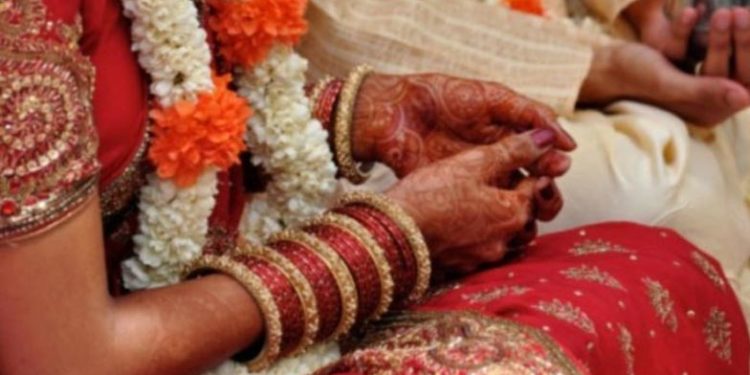 17കാരിയ്ക്ക് 32കാരന്‍ വരന്‍: തൂതയിലേത് സാമ്പത്തികനില മുതലെടുത്ത് നടന്ന വിവാഹം; രണ്ട് വര്‍ഷം തടവ് ലഭിക്കുന്ന കുറ്റം