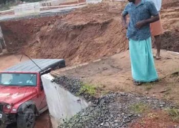 പൊന്നാനിയിൽ ദേശീയപാത നിർമാണത്തിനായി മണ്ണെടുത്ത കുഴിയിലേക്ക് ജീപ്പ് മറിഞ്ഞ് കുടുംബത്തിന് പരിക്ക്; ജീപ്പോടിച്ച ഗൃഹനാഥന് എതിരെ കേസെടുത്ത് പോലീസ്