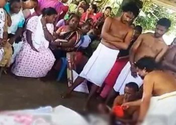 വെള്ളപ്പൊക്കം കാരണം മരണപ്പെട്ട 72കാരന്റെ സംസ്‌കാര ചടങ്ങുകൾ മാറ്റിവെച്ചത് മൂന്നുദിവസം; ഒടുവിൽ പാലത്തിൽ വെച്ച് ചടങ്ങുകൾ നടത്തി തിരുവല്ലയിലെ കുടുംബം