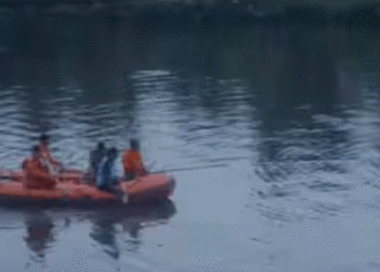 കൂട്ടുകാരനൊപ്പം മീന്‍ പിടിക്കാന്‍ പോയി, വഞ്ചി മറിഞ്ഞ് യുവാവിനെ കാണാതായി