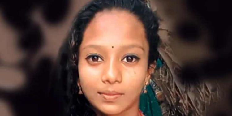 കഴിച്ചത് വിഷക്കായയെന്ന് ഗുരുതരാവസ്ഥയിൽ ആയിട്ടും വെളിപ്പെടുത്തിയില്ല; ആലപ്പുഴയിൽ ഒമ്പതാം ക്ലാസ് വിദ്യാർത്ഥിനിക്ക് ദാരുണമരണം