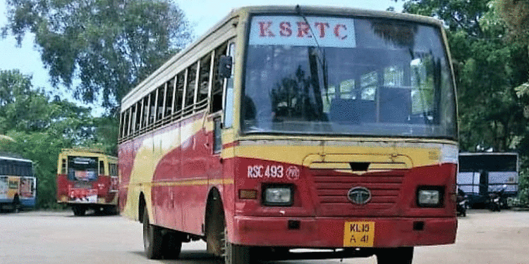 ബസില്‍ ഛര്‍ദ്ദിച്ചു, കഴുകിയിട്ട് പോയാല്‍ മതിയെന്ന് ഡ്രൈവര്‍; പെണ്‍കുട്ടിയുടെ പരാതിയില്‍ കെഎസ്ആര്‍ടിസി ഡ്രൈവറുടെ ജോലി തെറിച്ചു