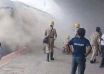 ബംഗളൂരുവില് നിര്ത്തിയിട്ടിരുന്ന ട്രെയിനിന് തീപിടിച്ചു, അന്വേഷണം പ്രഖ്യാപിച്ച് റെയില്വേ