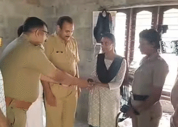 വാറണ്ട് നടപ്പാക്കാന്‍ പ്രതിയുടെ വീട്ടിലെത്തിയ എക്‌സൈസ് സംഘം കണ്ടത് ദയനീയ കാഴ്ച, ഓണ സമ്മാനവും പുതുജീവിതവും സമ്മാനിച്ച് എക്‌സൈസ് മടങ്ങി