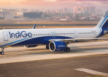 വിമാന യാത്രയ്ക്കിടെ അമിതമായി രക്തം ഛര്ദിച്ചു, എമര്ജന്സി ലാന്ഡിങ് നടത്തിയിട്ടും യാത്രക്കാരന്റെ ജീവന് രക്ഷിക്കാനായില്ല