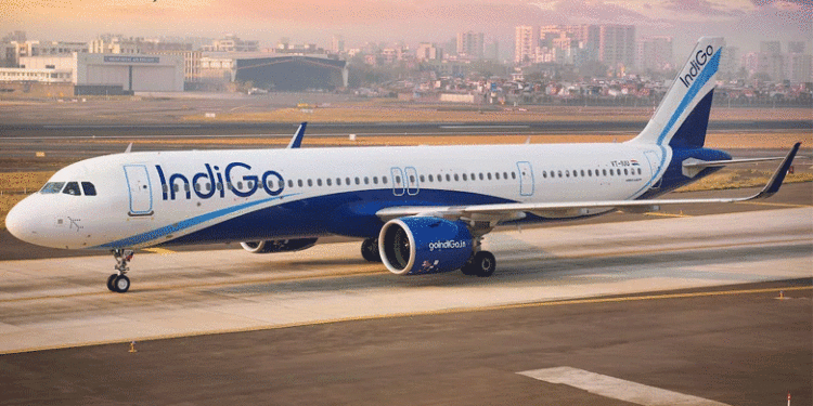 വിമാന യാത്രയ്ക്കിടെ അമിതമായി രക്തം ഛര്‍ദിച്ചു, എമര്‍ജന്‍സി ലാന്‍ഡിങ് നടത്തിയിട്ടും യാത്രക്കാരന്റെ ജീവന്‍ രക്ഷിക്കാനായില്ല