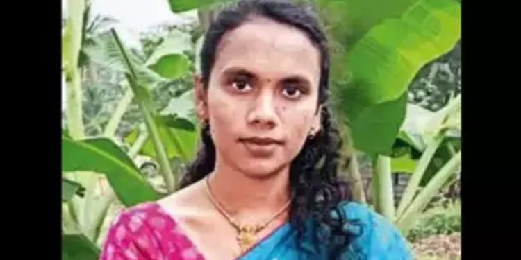 യൂട്യൂബ് നോക്കി വീട്ടില് പ്രസവം, യുവതിയ്ക്ക് ദാരുണാന്ത്യം; ഭര്ത്താവ് കസ്റ്റഡിയില്