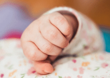 കുഞ്ഞിന്റെ കരച്ചില്‍ നിര്‍ത്താന്‍ പാല്‍ കുപ്പിക്കുള്ളില്‍ മദ്യം നിറച്ച് നല്‍കി; അമ്മ അറസ്റ്റില്‍