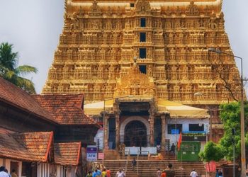 പത്മനാഭ സ്വാമി ക്ഷേത്രത്തിന് മുകളിലൂടെ ഹെലികോപ്റ്ററുകള്‍ പറത്തരുത്: നോ ഫ്‌ളയിങ് സോണ്‍ ആക്കണമെന്ന് പോലീസ്