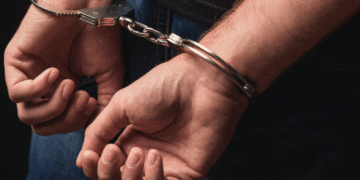 1000 രൂപ കൈക്കൂലി വാങ്ങുന്നതിനിടയില്‍ പോലീസ് ഉദ്യോഗസ്ഥന്‍ പിടിയില്‍! സംഭവം കണ്ണൂരില്‍