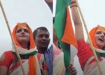 കാമുകന്റെ വീട്ടില്‍ ത്രിവര്‍ണ്ണ പതാക ഉയര്‍ത്തി; ‘ഭാരത് മാതാ കീ ജയ്’ വിളിച്ച് പാകിസ്താനില്‍ നിന്നെത്തിയ സീമ ഹൈദര്‍