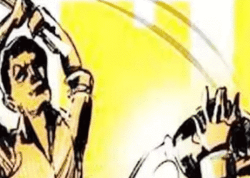 മുഖത്ത് മുളക് തേച്ച് വായില്‍ തുണി തിരുകി 15കാരന്‍ അച്ഛന്റെ തലക്കടിച്ചു; തന്നെ അടിച്ചതിന്റെ പ്രതികാരം തീര്‍ത്തതെന്ന് മകന്‍, കേസ്