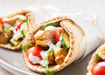 ഷവര്മ്മ കഴിച്ച് പതിനാലുകാരിക്ക് ദാരുണാന്ത്യം, റെസ്റ്റോറന്റ് പൂട്ടിച്ച് അധികൃതര്, ചികിത്സ തേടിയത് 43 പേര്