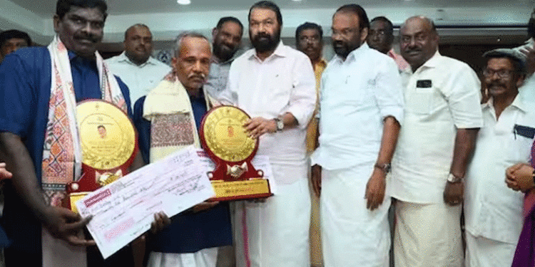 ആലുവ പീഡന കേസ്; പ്രതിയെ പുഴയില്‍ നിന്ന് പിടികൂടാന്‍ സഹായിച്ച തൊഴിലാളികളെ ആദരിച്ച് മന്ത്രി