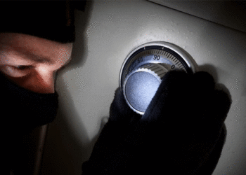 ബാങ്ക് കൊള്ളയടിക്കാന്‍ കയറി, ഒടുവില്‍ നിരാശയിലായ കള്ളന്‍ കത്തെഴുതിവെച്ച് മടങ്ങി!