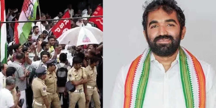 വിജയമുറപ്പിച്ച് ചാണ്ടി ഉമ്മന്‍, പുതുപ്പള്ളി വീട്ടുമുറ്റത്ത് ഉമ്മന്‍ചാണ്ടിയുടെ   ഫ്‌ലെക്‌സുമായി പ്രവര്‍ത്തകര്‍