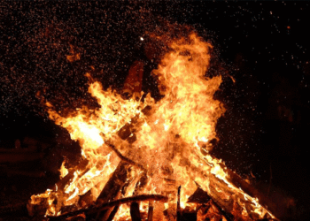 സ്ഥിരമായി മയക്കുമരുന്ന് ഉപയോഗിച്ച് മാനസികനില തെറ്റി, തൃശ്ശൂരില്‍ യുവാവ് സ്വന്തം വീടിന് തീയിട്ടു