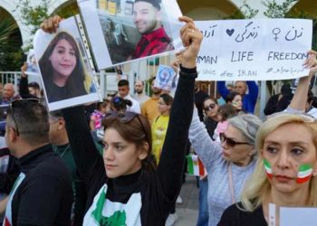 അയഞ്ഞ വസ്ത്രങ്ങളും ഹിജാബും ധരിക്കണം; ‘ഉചിതമല്ലാത്ത’ വസ്ത്രധാരണത്തിന്  10 വർഷം വരെ തടവ്; സെലിബ്രിറ്റികൾക്കും ബാധകം; ഇറാനിൽ ബിൽ പാസാക്കി