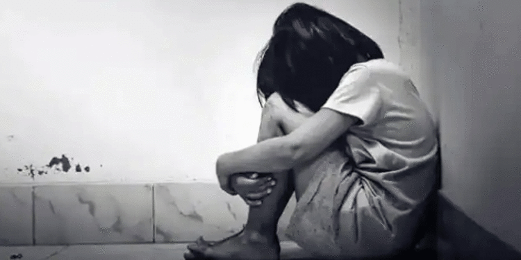 ‘പേടിച്ച് വിറച്ച അവസ്ഥയിലായിരുന്നു പെണ്‍കുട്ടി, ഞാനെന്റെ വസ്ത്രം നല്‍കി’; 12 കാരിയെ രക്ഷിച്ച പൂജാരി പറയുന്നു