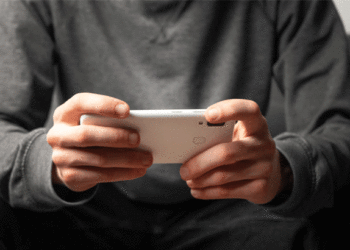 നിരന്തരം ഓണ്ലൈന് ഗെയിം കണിച്ച് പണം നഷ്ടമായി, കടം വാങ്ങിയും ഗെയിം കളി തുടര്ന്നു, ഒടുവില് ആത്മഹത്യ! മൂന്നാറിലെ ഹോട്ടല് ജീവനക്കാരന്റെ മരണത്തില് കൂടുതല് വിവരങ്ങള് പുറത്ത്