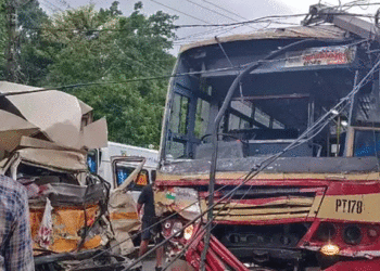 പന്തളത്ത് കെഎസ്ആര്‍ടിസി ബസും വാനും കൂട്ടിയിടിച്ച് രണ്ട് പേര്‍ക്ക് ദാരുണാന്ത്യം