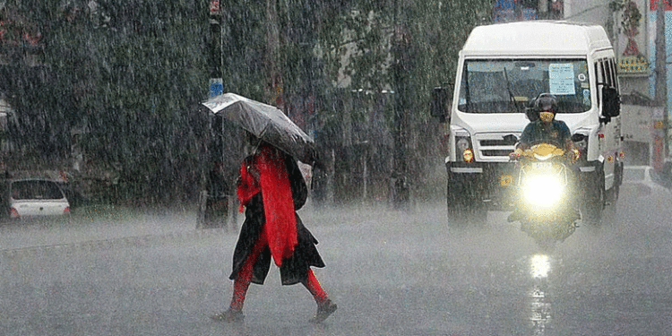 സംസ്ഥാനത്ത് കനത്ത മഴ മുന്നറിയപ്പ്, മലയോര മേഖലയില്‍ ജാഗ്രത നിര്‍ദേശം