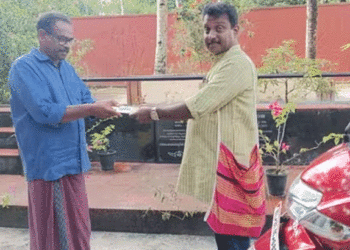 സ്വയം അച്ചടിച്ചിറക്കിയ പുസ്തകവുമായി കവി സുധീര്‍, ലക്ഷ്യം നിര്‍ധനരായ രോഗികളെ സഹായിക്കല്‍